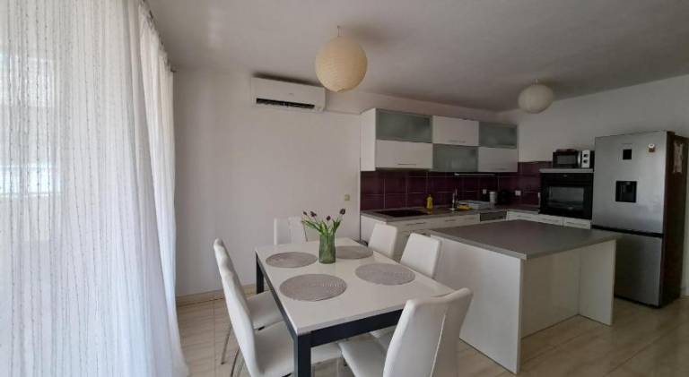 Holiday apartment with terrace & yard — photo 2