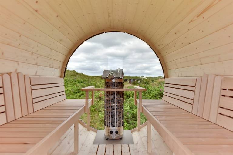 Family-oriented pleasant vacation home with terrace, jacuzzi & sauna | Water view | Pets are welcome — photo 4