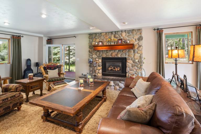 Private Pond, Starlink, Creekside, Firepit, Pets! — photo 5