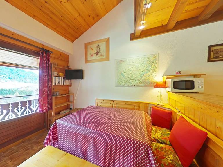 Center, 2 rooms mezzanine, balcony, elevator, 6 beds — photo 4