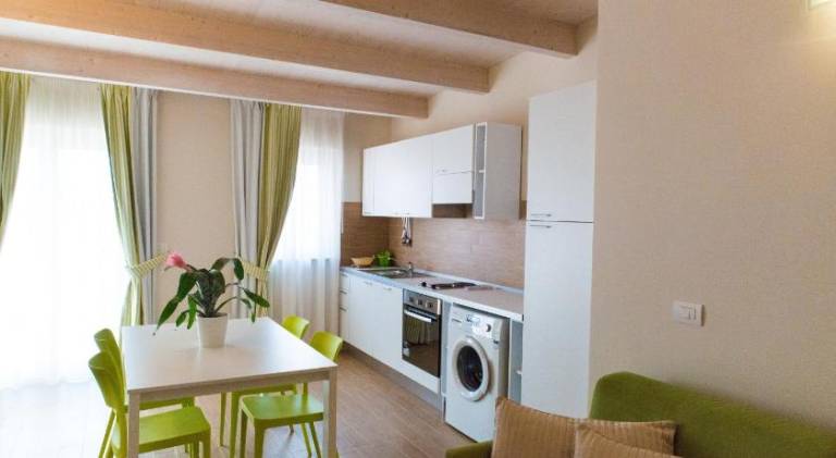 House with 2 rooms for 6 persons in Grottammare