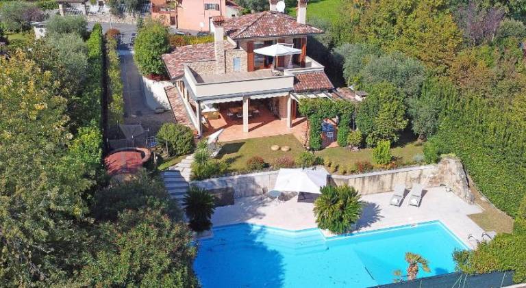 Villa with pool in Sirmione