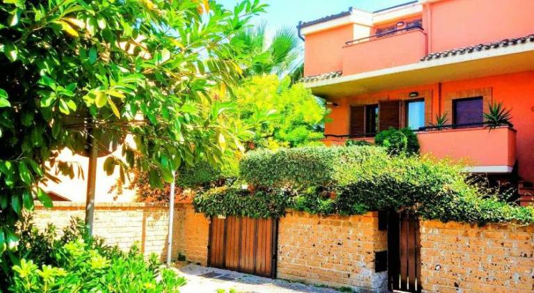 Rental apartment with 1 room for 5 persons in Pescara