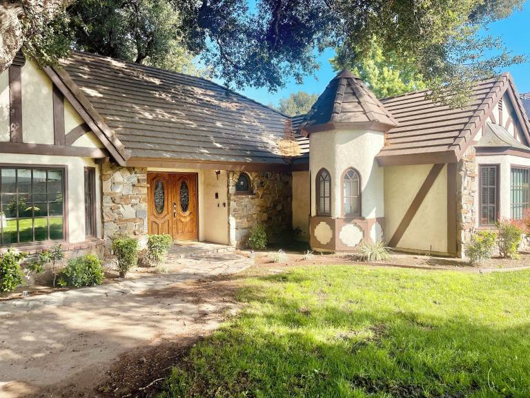 House Santa Clarita