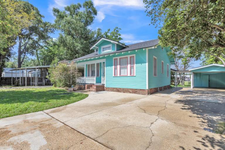 Retro Revival with Modern Comfort - A Mid-Century Gem in Gonzales LA — photo 4