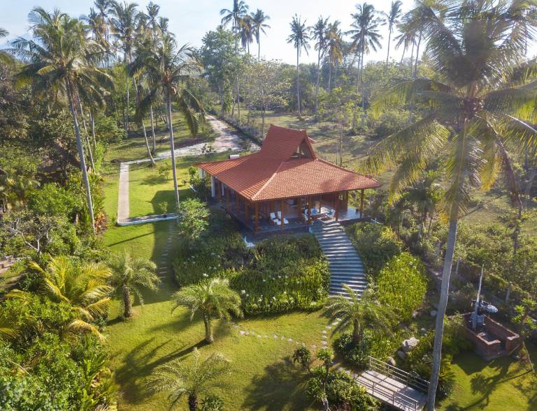 Beachfront Villa Ronggo Mayang at Balian in Bali
