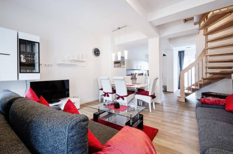 FeWo Seepferdchen: Geräumige 102 m² FeWo über 2 Etagen mit Terrasse & Meerblick — photo 2