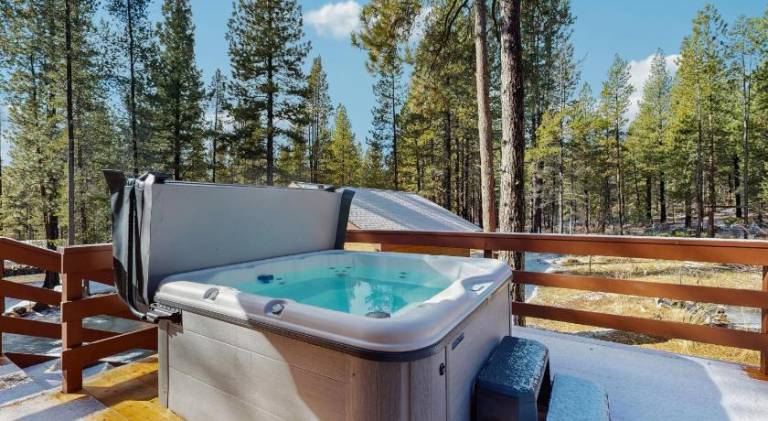 Vacation home with hot tub | Pets are welcome — photo 4