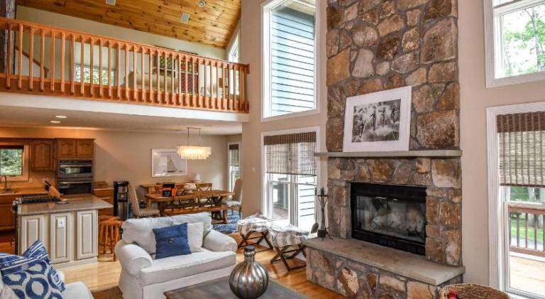 Spacious vacation home with pool | Pets are welcome — photo 2