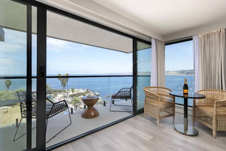 La Jolla Cove Suites