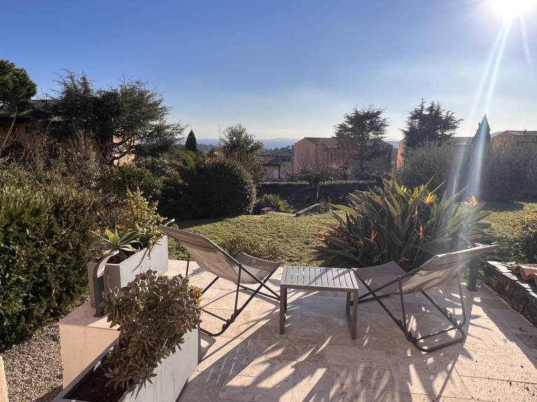 Nice rental apartment with yard & pool | Pet-friendly — photo 3