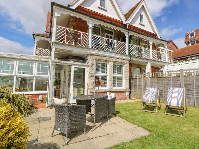 Cottage with garden | Beach view — photo 2