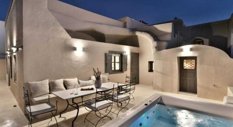 Vacation home with jacuzzi & patio — photo 3