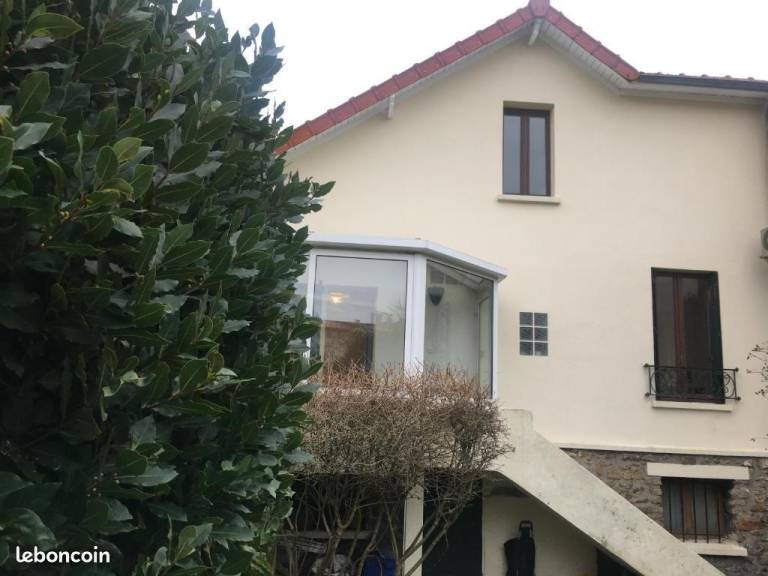 Chambres d'hotes O Cottage in Gennevilliers