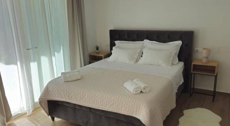 Holiday apartment with terrace & yard in Brela
