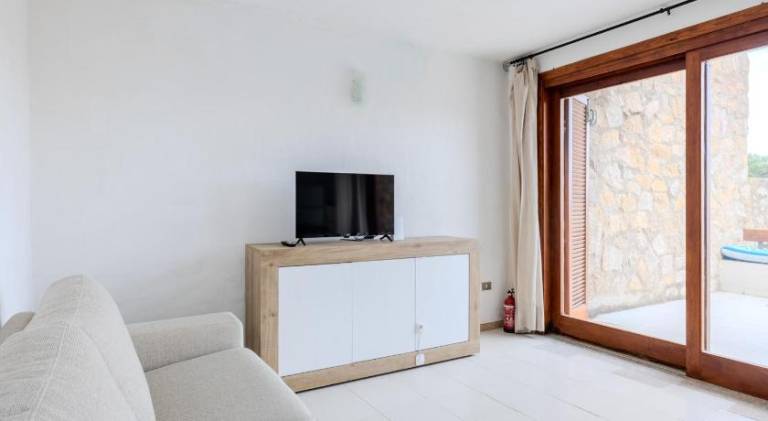 Holiday apartment with terrace & pool — photo 2