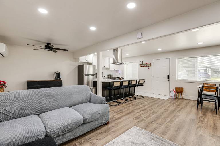 Under 1 Mi to Med Center! Stylish Home in Tulare — photo 4