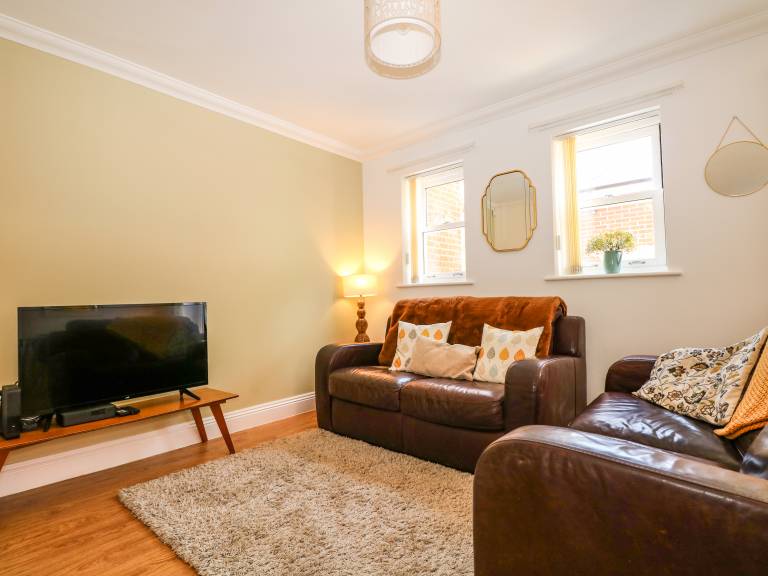 Family-oriented charming cottage with patio & garden | Pets are welcome — photo 3