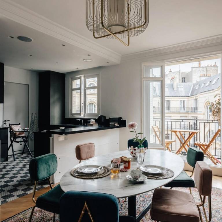 Child-friendly apartment with yard | Next to Jardins du Trocadéro | Suitable for remote work | Pets are welcome in Puteaux