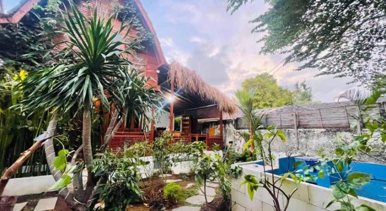 House with terrace, yard & hot tub | Perfect for remote work — photo 3