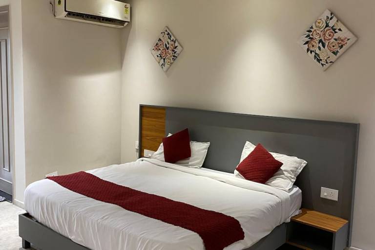 Raahgir Suites