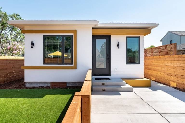 House  Woodside Hills