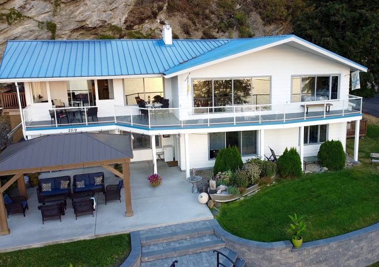 House  Salmon Arm