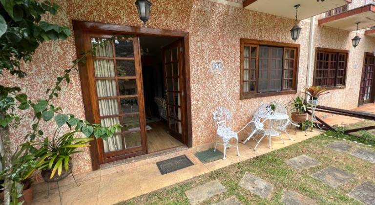 House with pool — photo 4