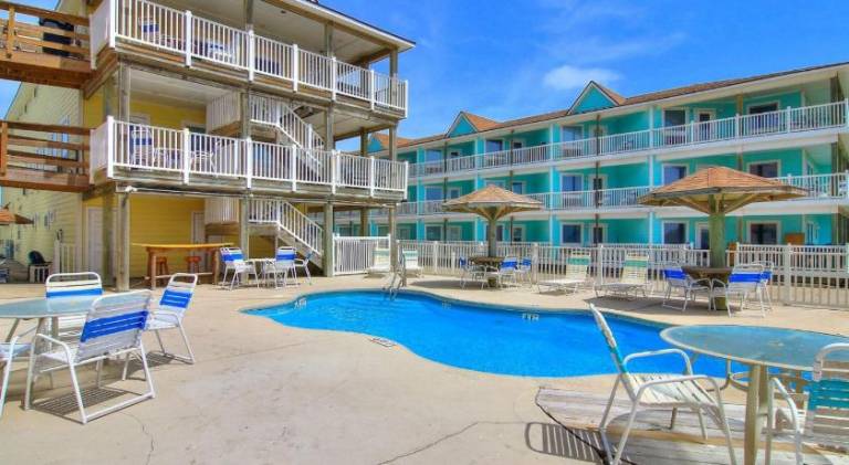 BEACHGATE CONDOSUITES AND MOTEL — photo 5