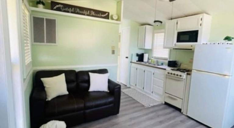 Chic 2BR Home in Jacksonville — photo 2