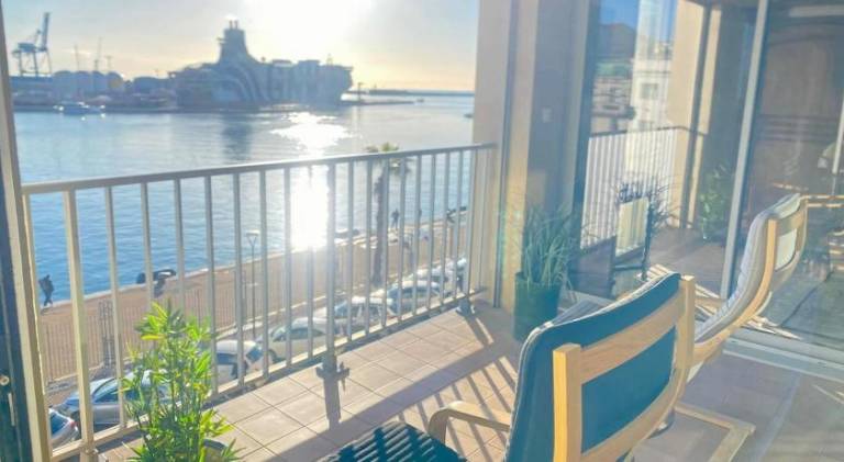 Apartment with patio in Sète