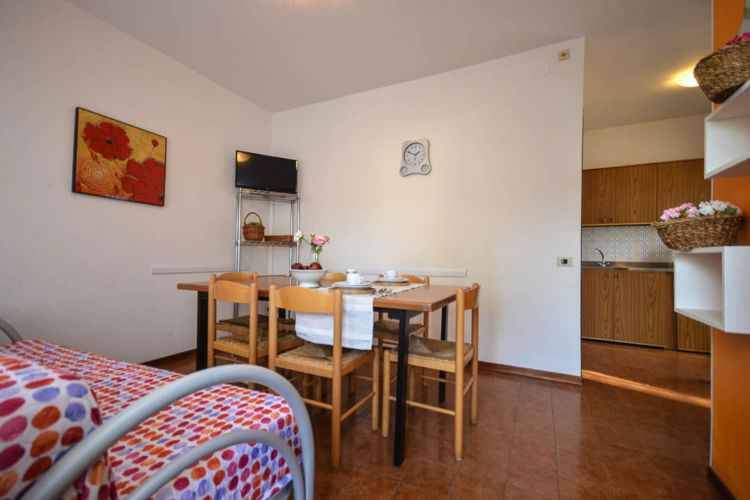 Rental with yard & patio — photo 4