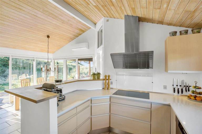Children-friendly vacation home with terrace, barbecue & hot tub | Pets are welcome — photo 4