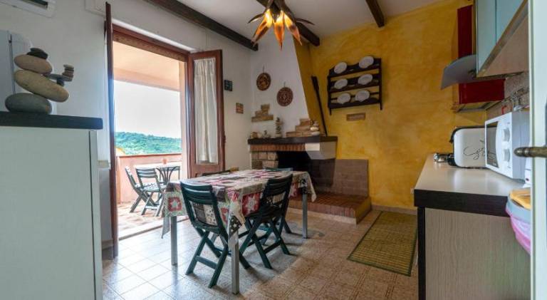 Rental apartment with patio — photo 4