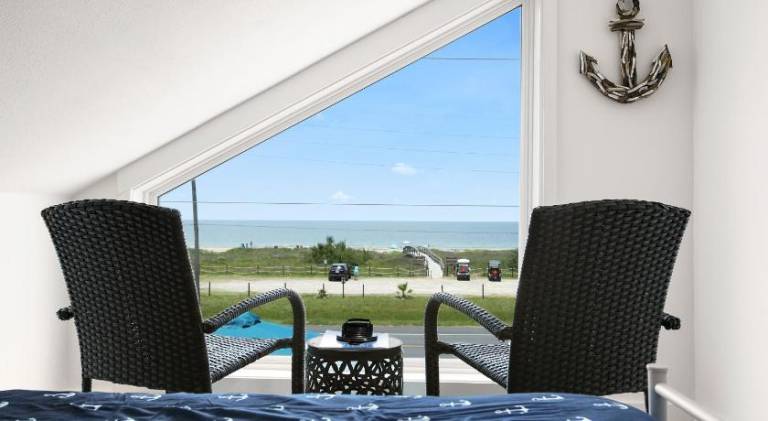 6 Bedroom plus Crows Nest with Beach View — photo 4