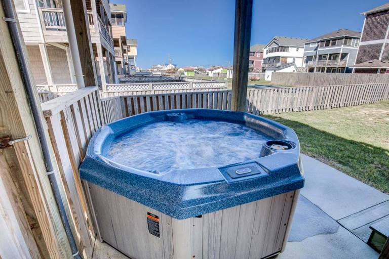 Beach Bound 1097 ft from the beach Dog Friendly, Hot Tub Kill Devil Hills — photo 3