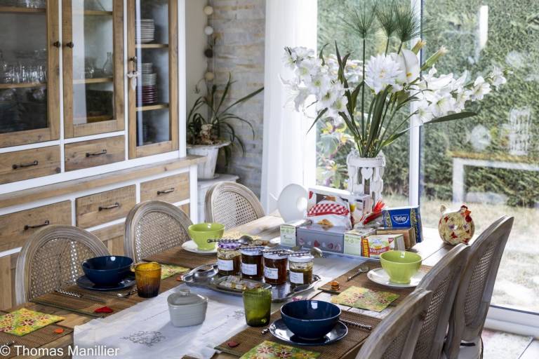 Bed & breakfast with heated pool, terrace & hot tub | City view | Suitable for remote work — photo 5