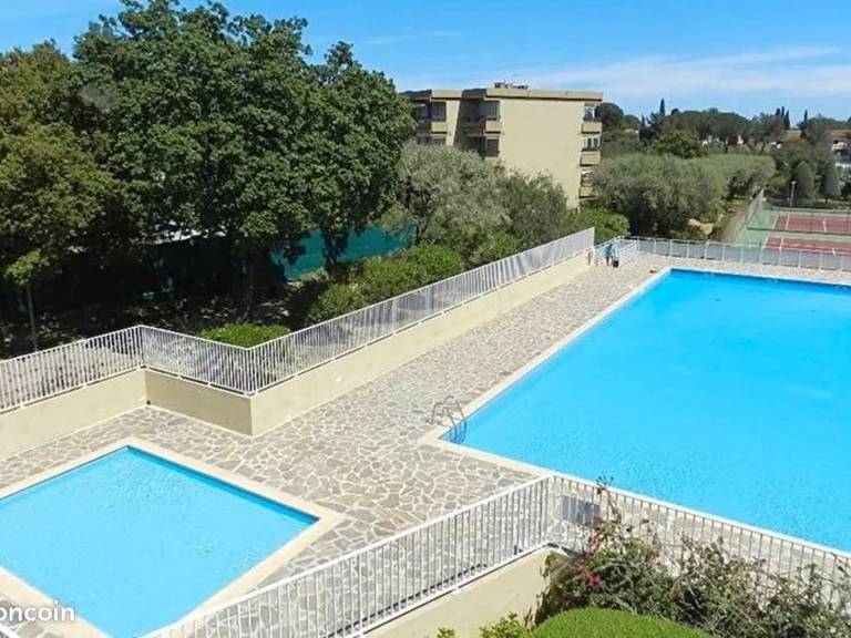 Rental apartment with BBQ & pool in Bormes-Les-Mimosas