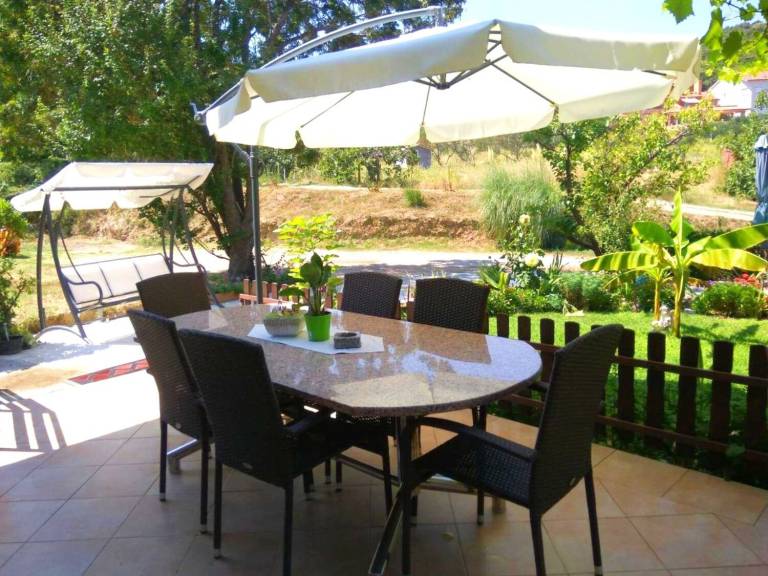 Nice apartment with barbeque, patio & jacuzzi | Garden view | Pets allowed — photo 3