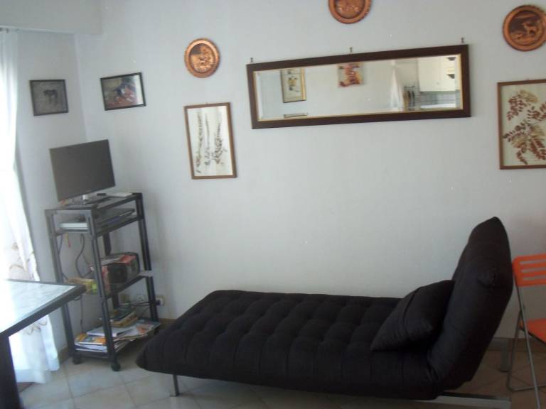 Holiday apartment with pool & garden — photo 5