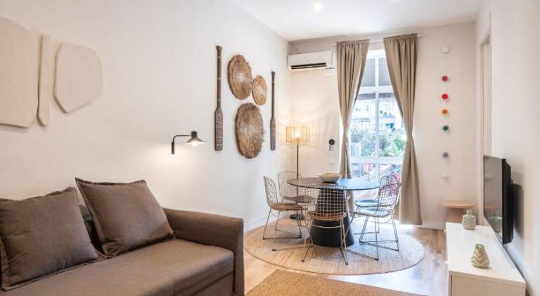 Apartment with terrace | Next to Casa Milà in San Ramon, CA
