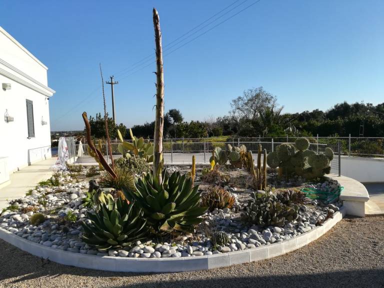 Villa with patio, BBQ & garden | Garden view — photo 4