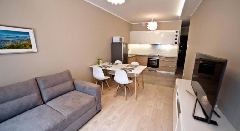Apartment with yard & terrace — photo 3