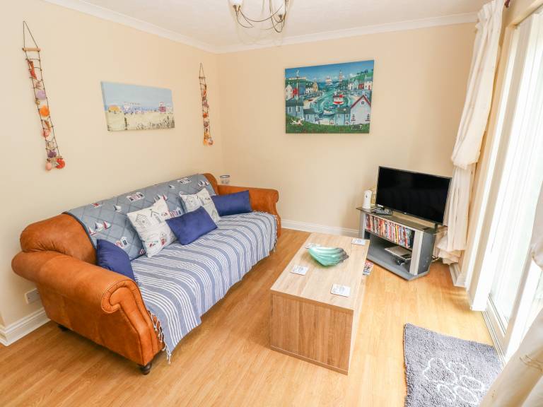 Family-friendly cottage with yard | Beach view | Pets are welcome — photo 3