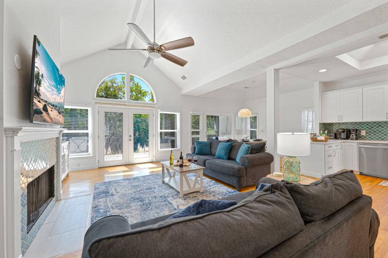Vacation home with grill & pool — photo 5