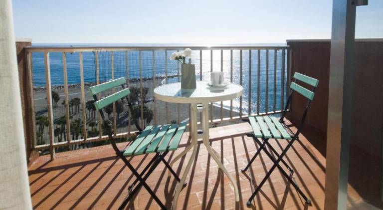Apartment with yard, private pool & patio in Almunecar
