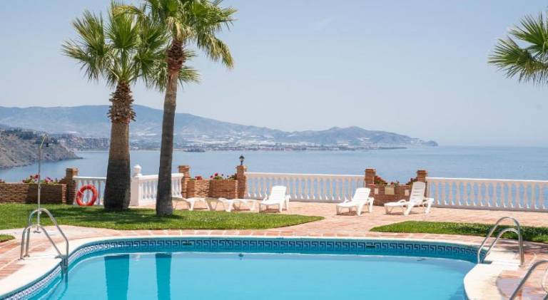 Holiday apartment with pool in Almunecar