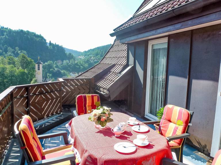 Holiday apartment with garden & patio — photo 2