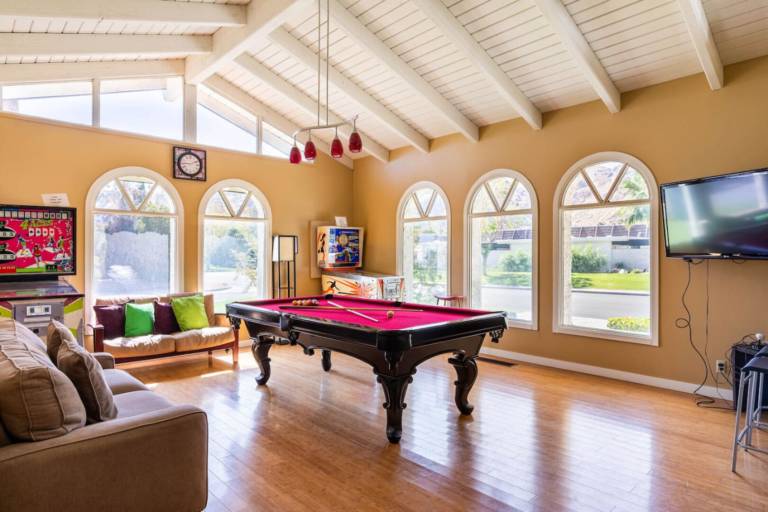 Vacation home with private pool | Pet-friendly — photo 3