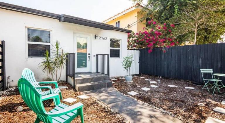 Cozy Central Stay Airport, KingBed, Fenced Parking - Little Havana Near Airport, Wynwood, Calle 8 Br — photo 4